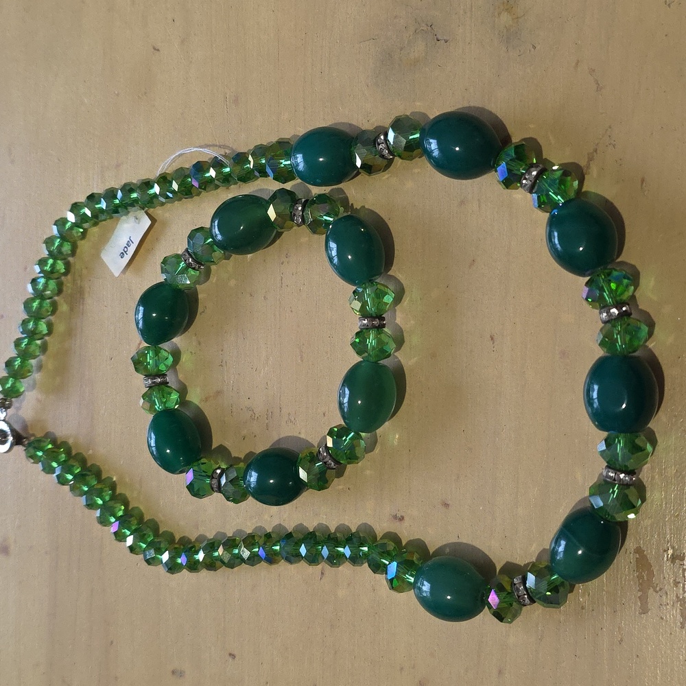 Vibrant Green Beaded Necklace And Bracelet Bundle